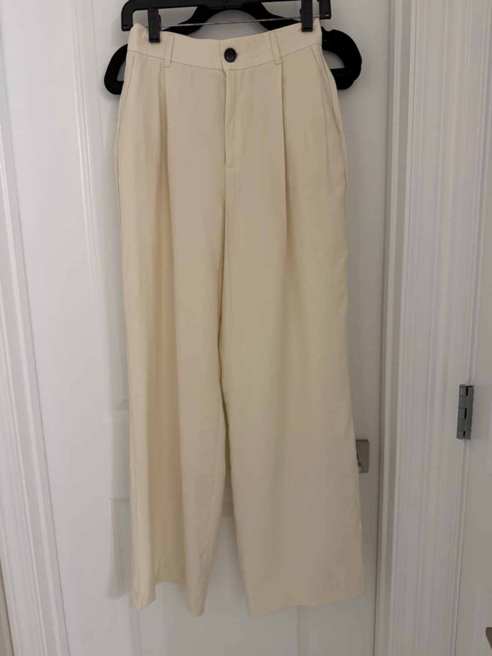 Zara Women's Wide-Leg Pleated Chinos in Cream